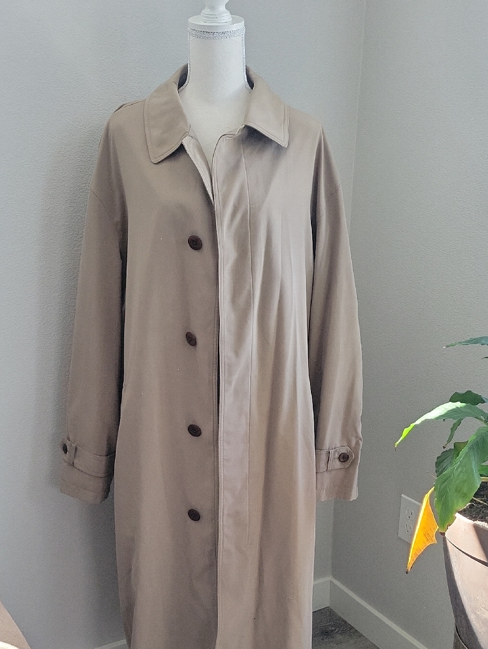 Newport Harbor Classic Beige Light Weight Trench Coat - Neutral Tan Vintage